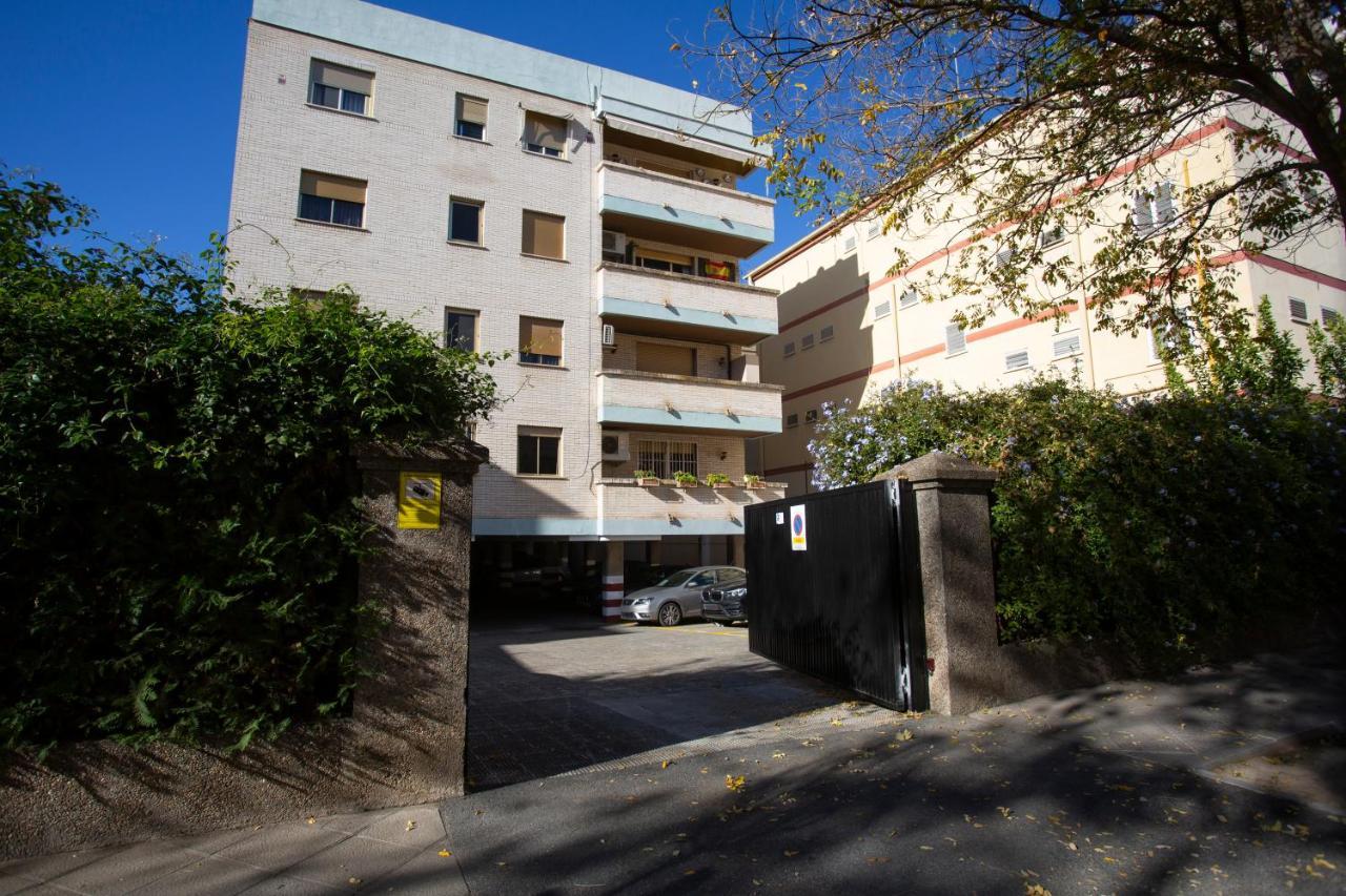 Borbolla Urban - Parking Apartamento Sevilla